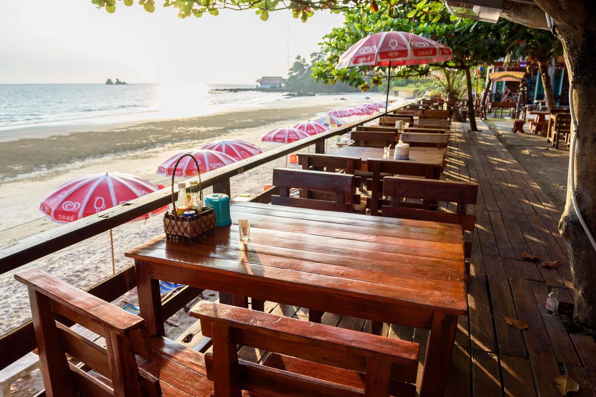 Baansuan Aokhai Beach Resort Mae Phim Exterior photo