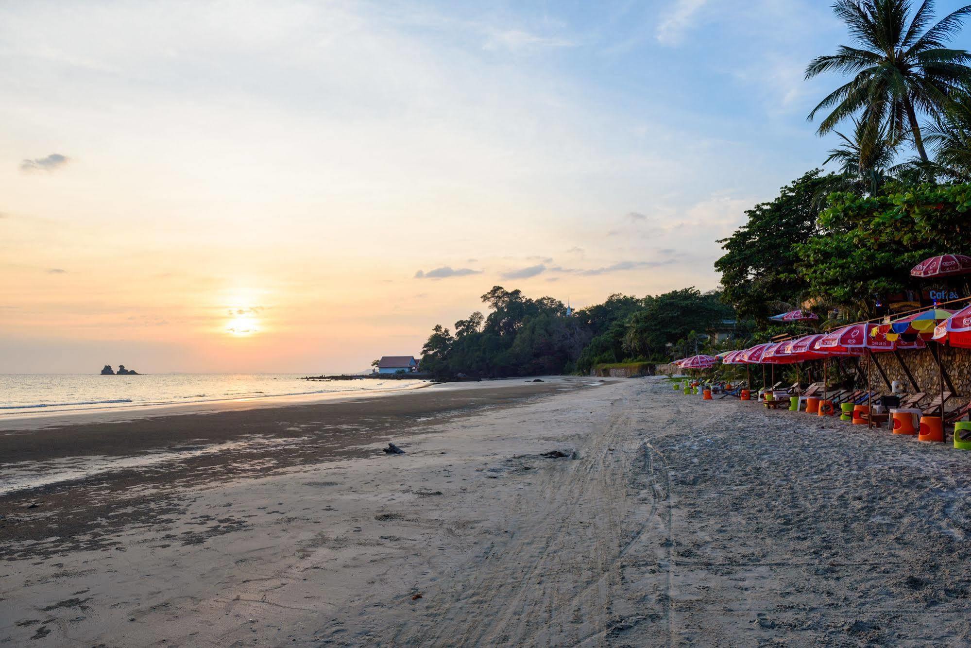 Baansuan Aokhai Beach Resort Mae Phim Exterior photo